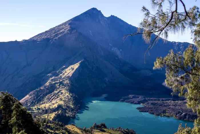 Keindahan Gunung Rinjani Yang Akan Membuat Anda Takjub