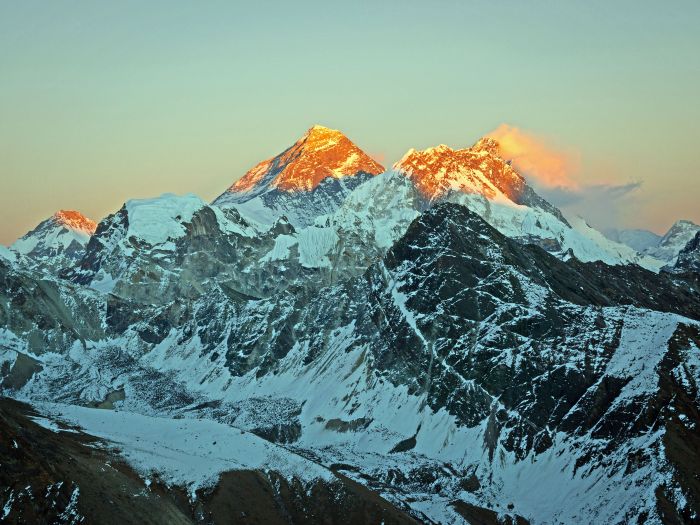 5 Gunung Tertinggi Di Dunia Yang Bisa Anda Daki