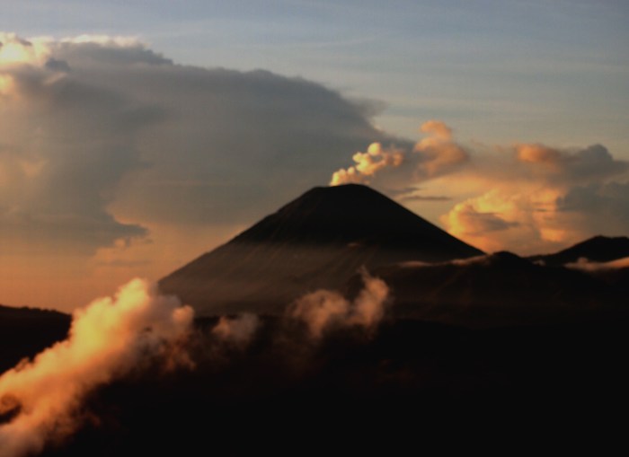 Eksplorasi Gunung Semeru Untuk Para Pecinta Petualangan