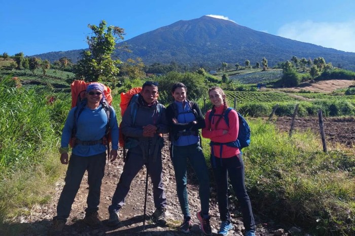 Kerinci mt gunung volcano indonesia sumatra southeast climb highest asia trek seblat national park hiking itineraries rainforest