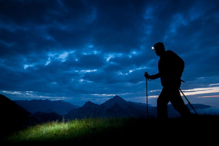 Hike take day hiking pack items backpack essential checklist essentials supplies bring list tips trip gear packing camping hikes basic