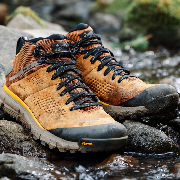 Sepatu Hiking Terbaik Untuk Semua Jenis Medan