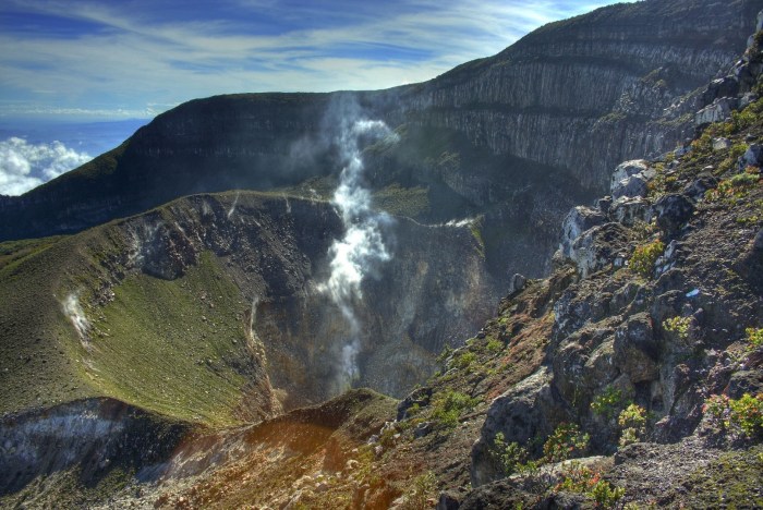 Gunung gede pangrango trekking